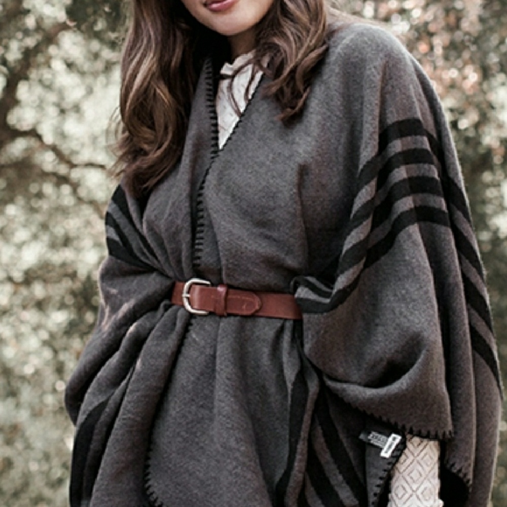 BB Dakota Fabfitfun poncho